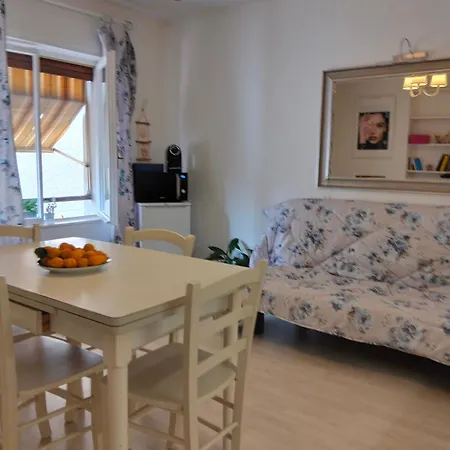 Апартаменты La Casa Di Iris A Due Passi Dal Mare *