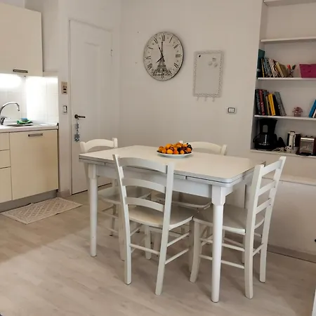 Апартаменты La Casa Di Iris A Due Passi Dal Mare *
